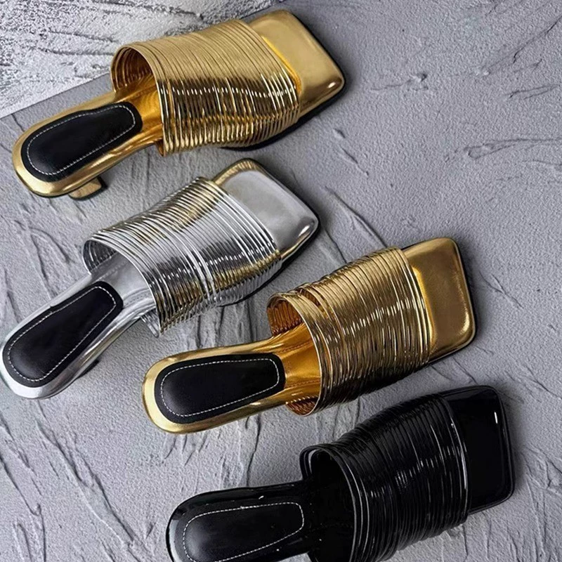 Сандалии на высоком каблуке женский 2024 летний новый европейский и американский стиль каблуки квадратная голова повседневная педаль противоскользящие стильные холодные тапочки