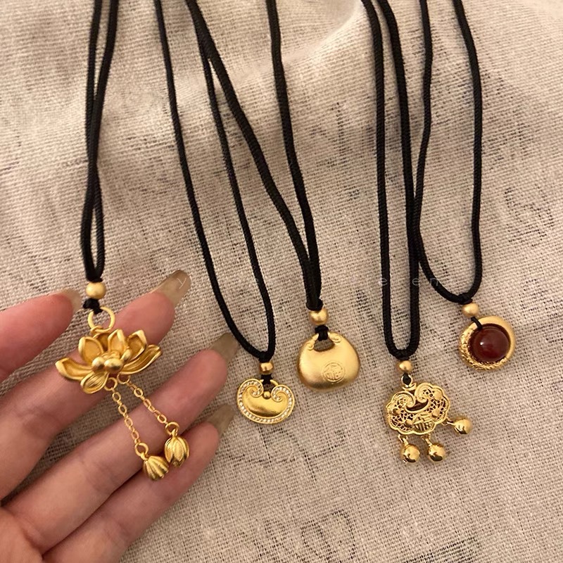 Woven necklace