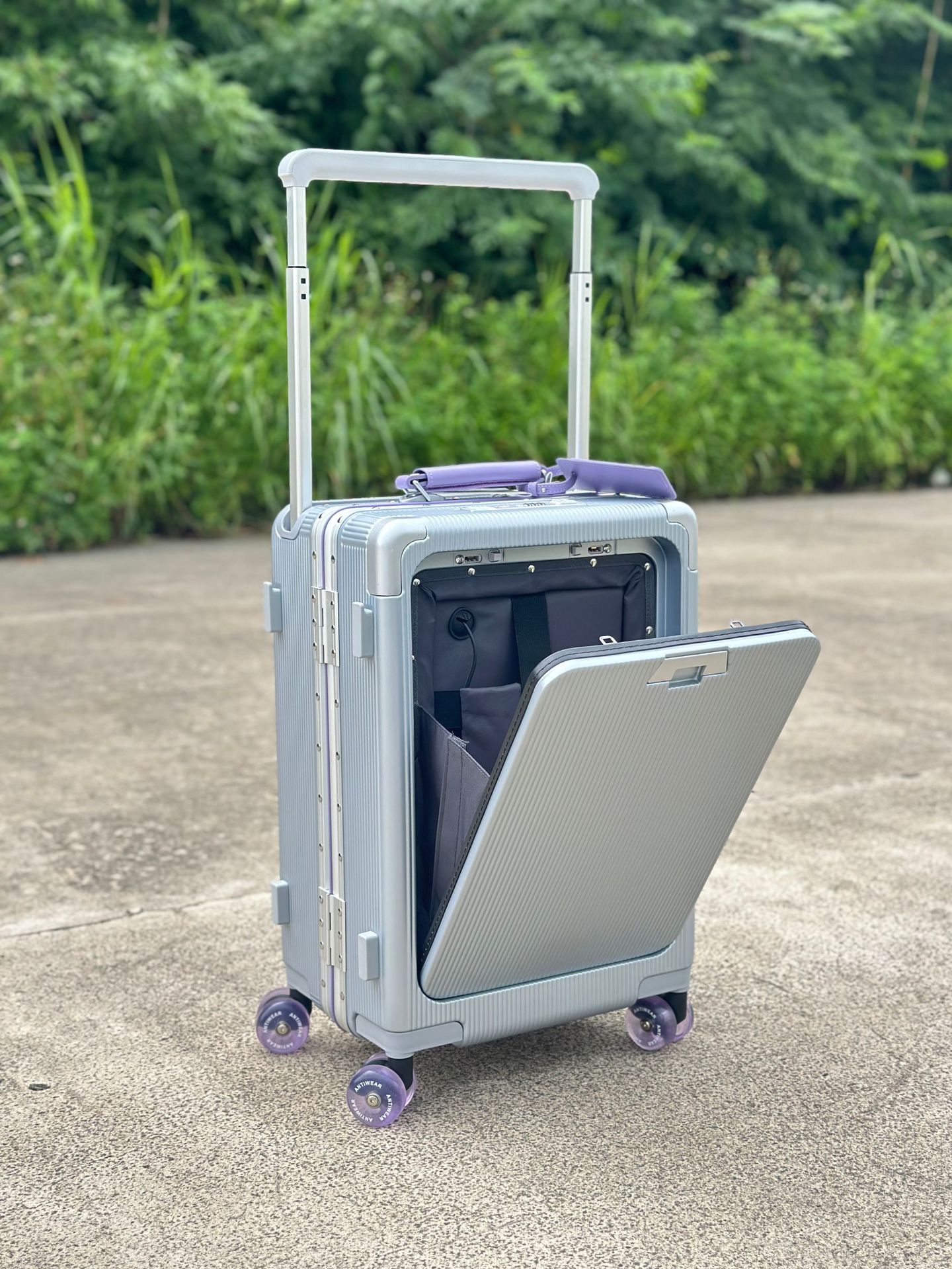 Silver purple (front opening computer compartment - usb+typc charging port+infusion skating wheel)