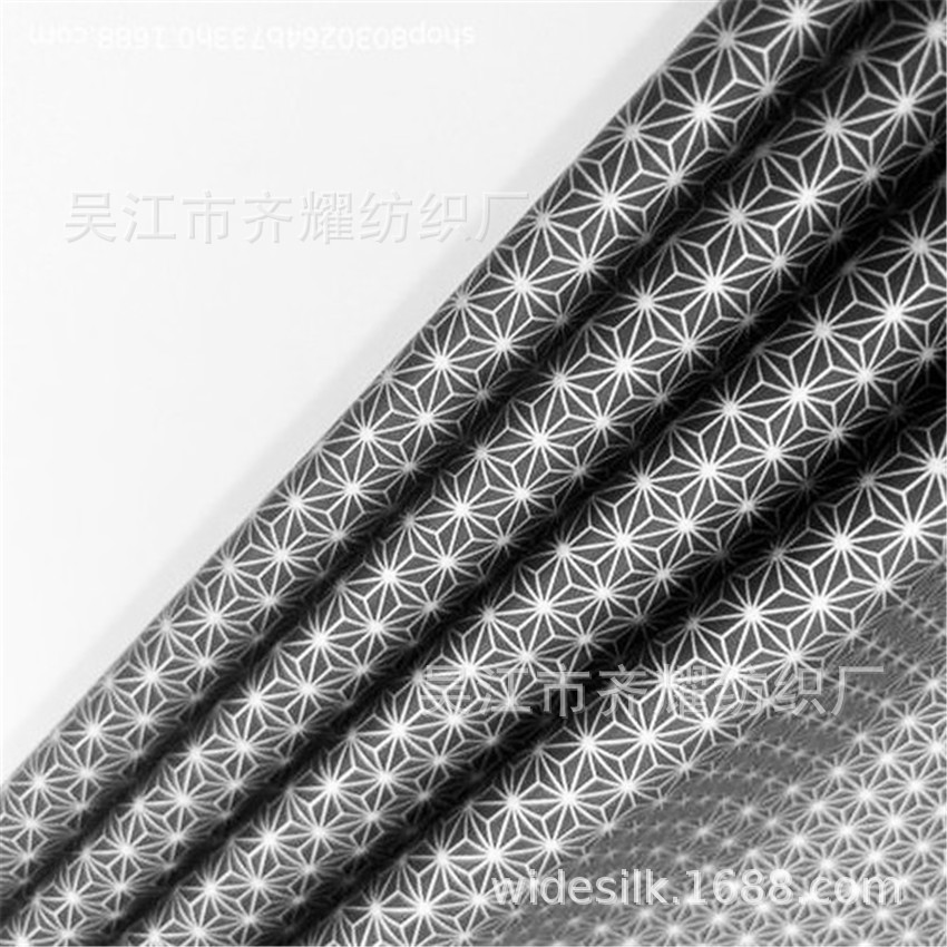 春亚纺底布银色六边网格烫金烫银石墨烯蓄热内里保温面料