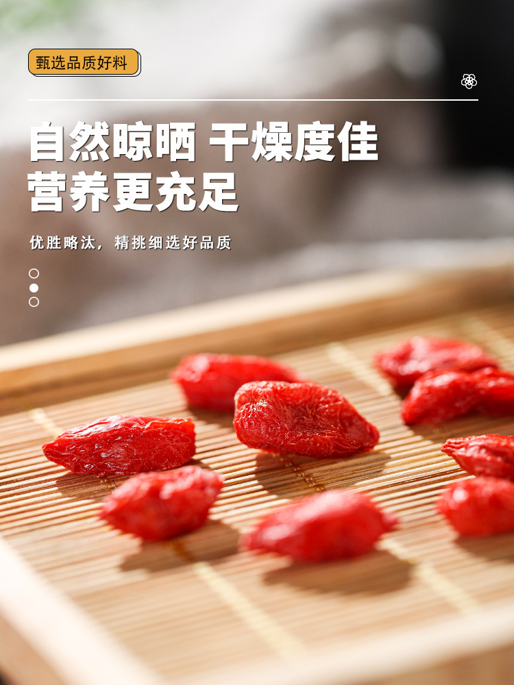 Astragalus Goji Chrysanthemum Jujube Herbal Tea Blend Huang Qi Gou Qi Ju Hua Hong Zao 40g Daily Wellness Infusion in use