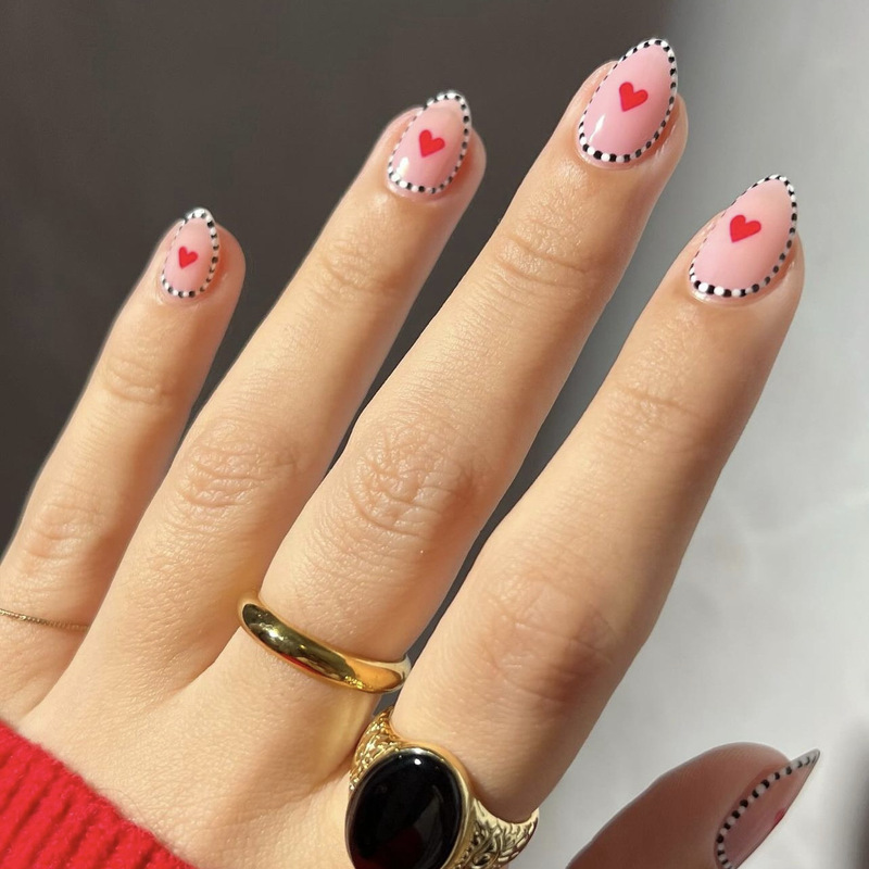 Black and White Stripe Short Wear Armor Simple Love Valentine's Day Nail Art False Nails Almond Fake Nails