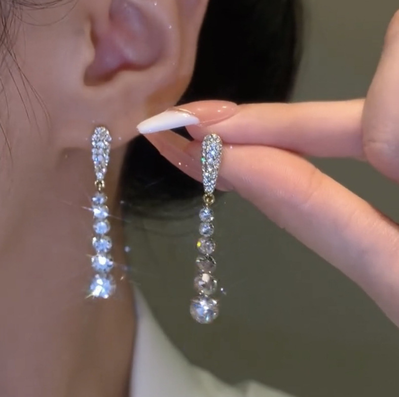 S925 シルバー針ロングラインストーンタッセルイヤリング女性のための韓国のスーパーフラッシュウォータードロップライト高級新しいイヤリングシンプルなイヤリング女性のための|undefined