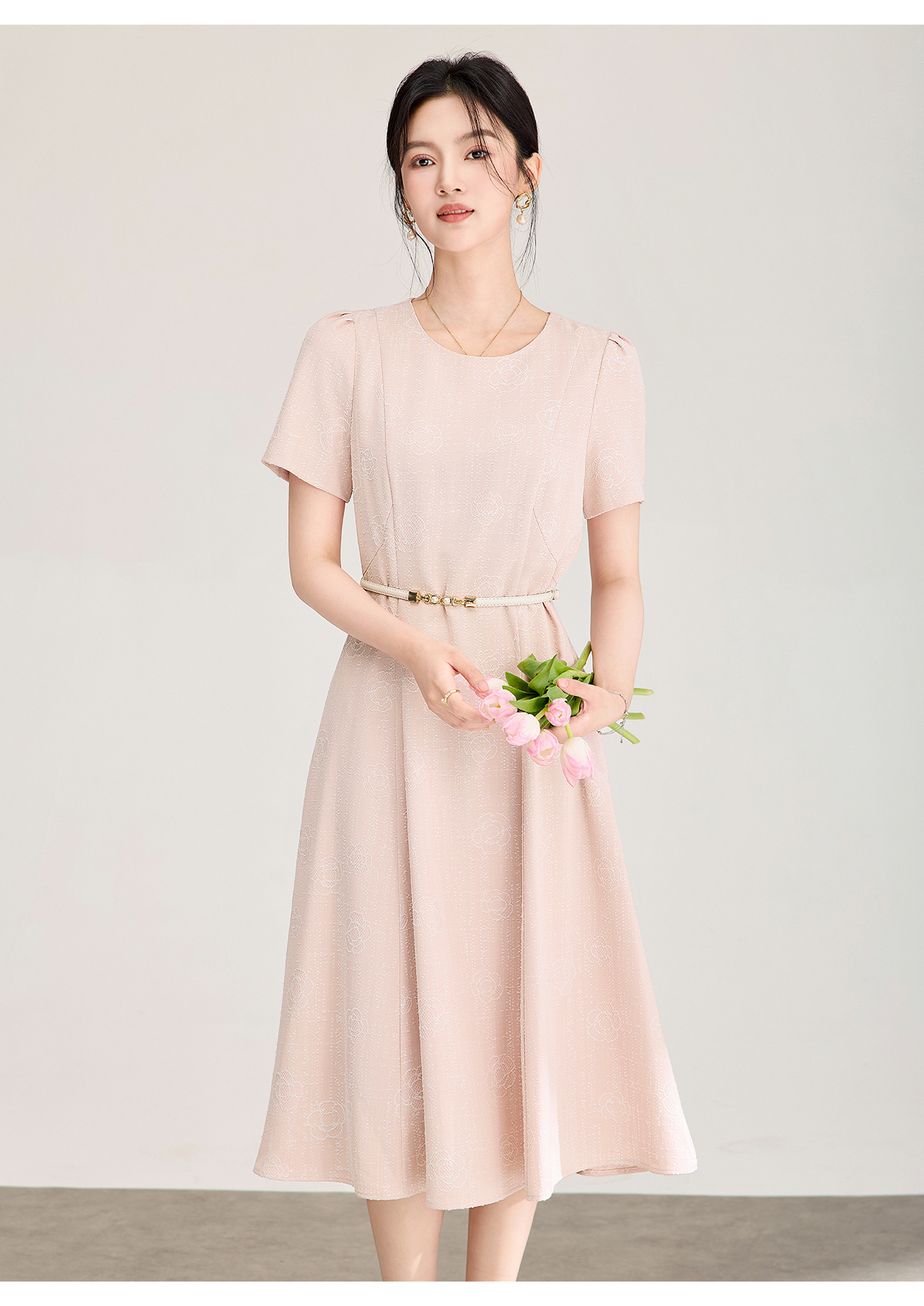 Đầm maxi nữ thắt eo họa tiết hoa sơn trà nổi — xanh lam chi tiết 19