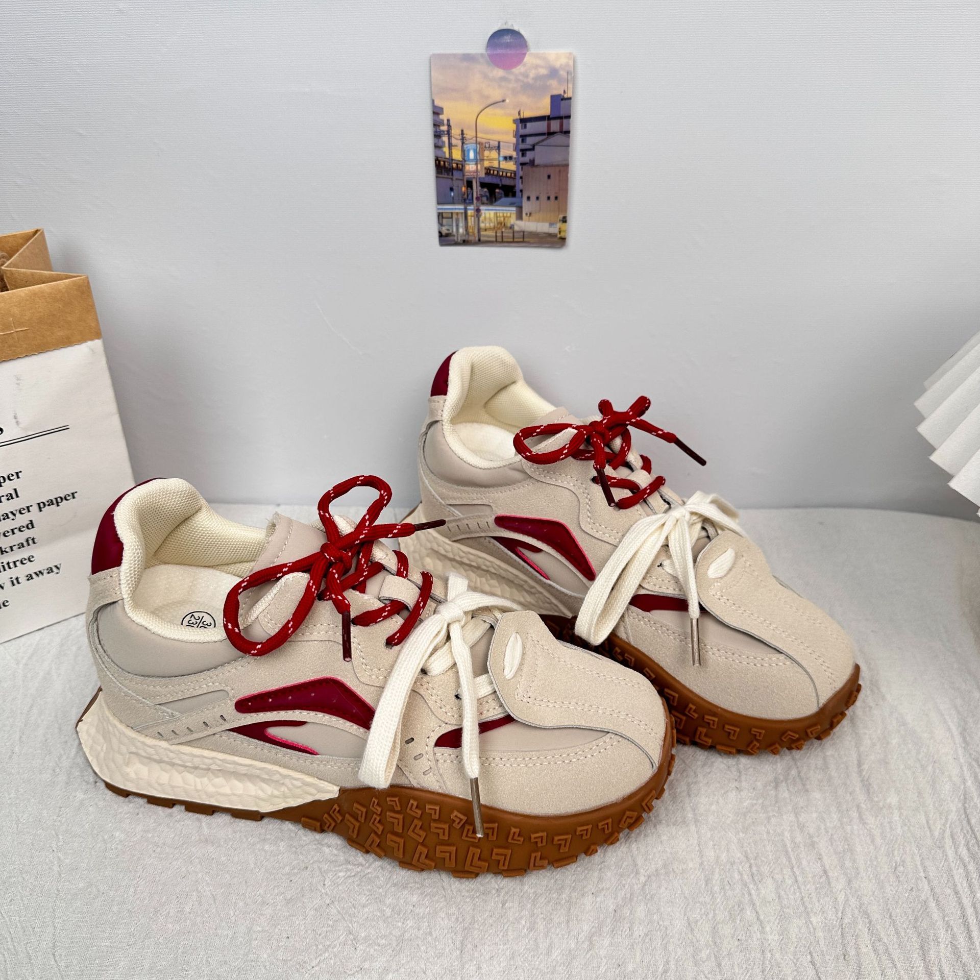 A9906 estilo de Hong Kong zapatos deportivos de palomitas de maíz de suela gruesa para mujer 2025 primavera y otoño nuevos zapatos casuales transpirables chic