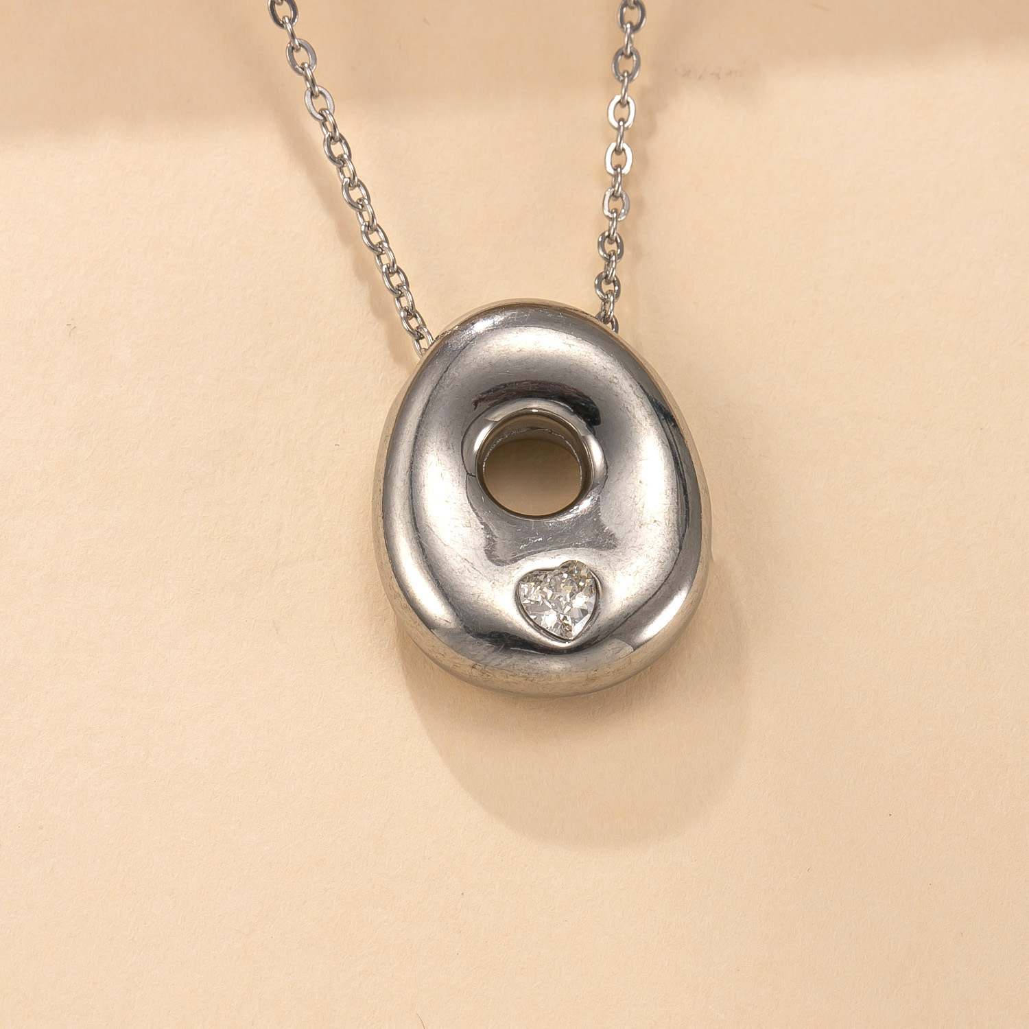 Colgante único transfronterizo de joyería de acero inoxidable fundición con incrustaciones de diamantes de color 26 letras accesorios de collar moda simple pulsera briy