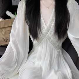 大码胖mm法式白色v领泡泡长袖连衣裙女宫廷风查询法式长裙子200斤