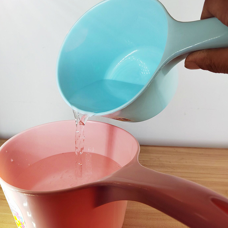 Solid Color Hanging Thickened Water Ladle for Children and Babies, Suitable for Bathing and Kitchen Use, Plastic Water Scoop Solid Color Hanging Thickened Water Ladle for Children and Babies, Suitable for Bathing and Kitchen Use, Plastic Water Scoop