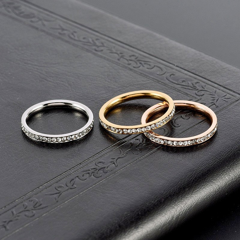 Anillo de acero de titanio de 2 mm de explosión transfronteriza de Europa y Estados Unidos, anillo de diamante de nicho femenino de alta calidad, anillo de pareja simple, joyas de mano