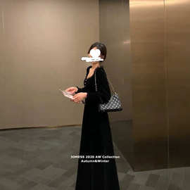 法式黑色金丝绒连衣裙女2025新款秋冬赫本风小黑裙气质过膝长裙子