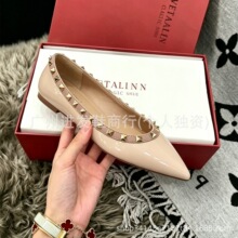 高版本~华伦铆钉尖头平底鞋浅口单鞋女2026新款裸色柳钉鞋内增高