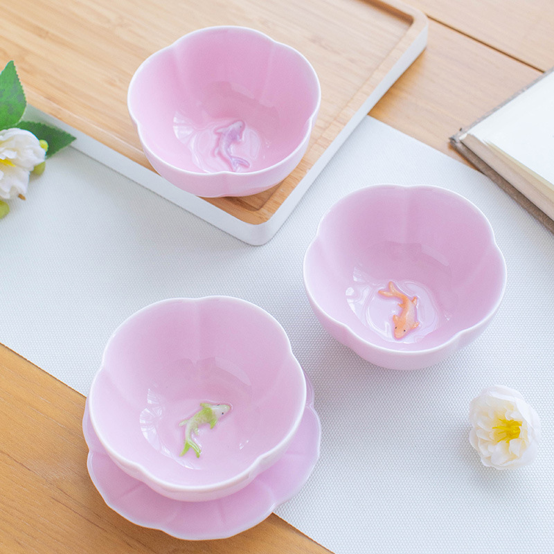 青瓷花瓣杯女生主人杯粉色锦鲤小鱼杯子趣味陶瓷杯品茗杯茶碗批发