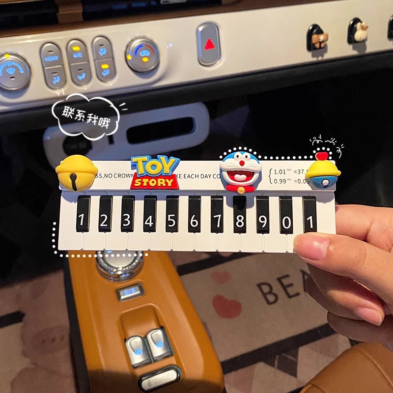 Número de matrícula de estacionamiento de automóviles, teclas de piano, dibujos animados lindos, movimiento temporal de automóviles, transferencia de automóviles, señal de estacionamiento, decoración creativa en el automóvil, mujer