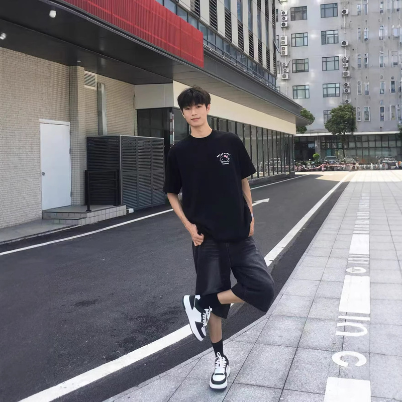 [Hello Kitty Collaboration] Whoosis Bouquet Short Sleeve T-Shirt for Men and Women, Trendy Campus Style, Loose Fit