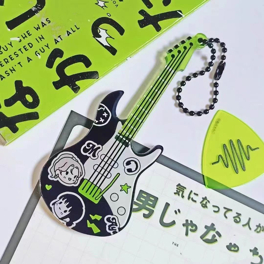 Llavero de acrílico Donghong, de alto valor estético, colgante compacto para mochila con forma de guitarra, regalo de graduación, regalo de inauguración de casa, regalo para festivales.