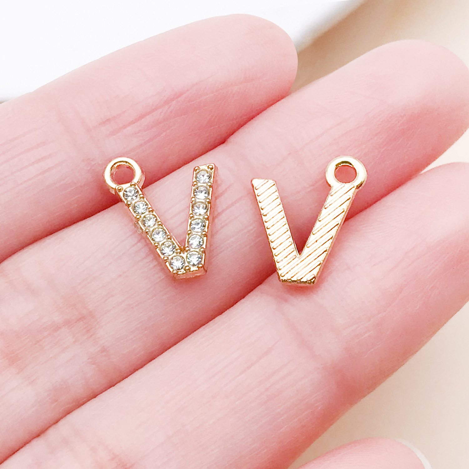 25746-V-HY2-kc金锌合金点钻26字母-V-13x