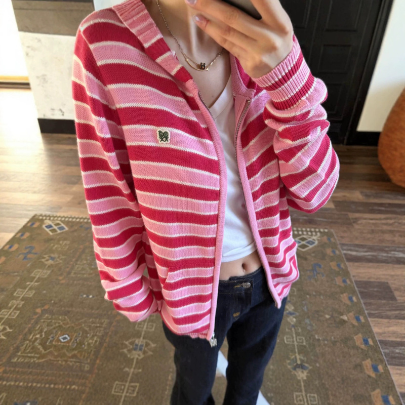 2026 Autumn/Winter Retro Color-Block Striped Knit Sweater with Zipper Hooded Cardigan 2026 Autumn/Winter Retro Color-Block Striped Knit Sweater with Zipper Hooded Cardigan