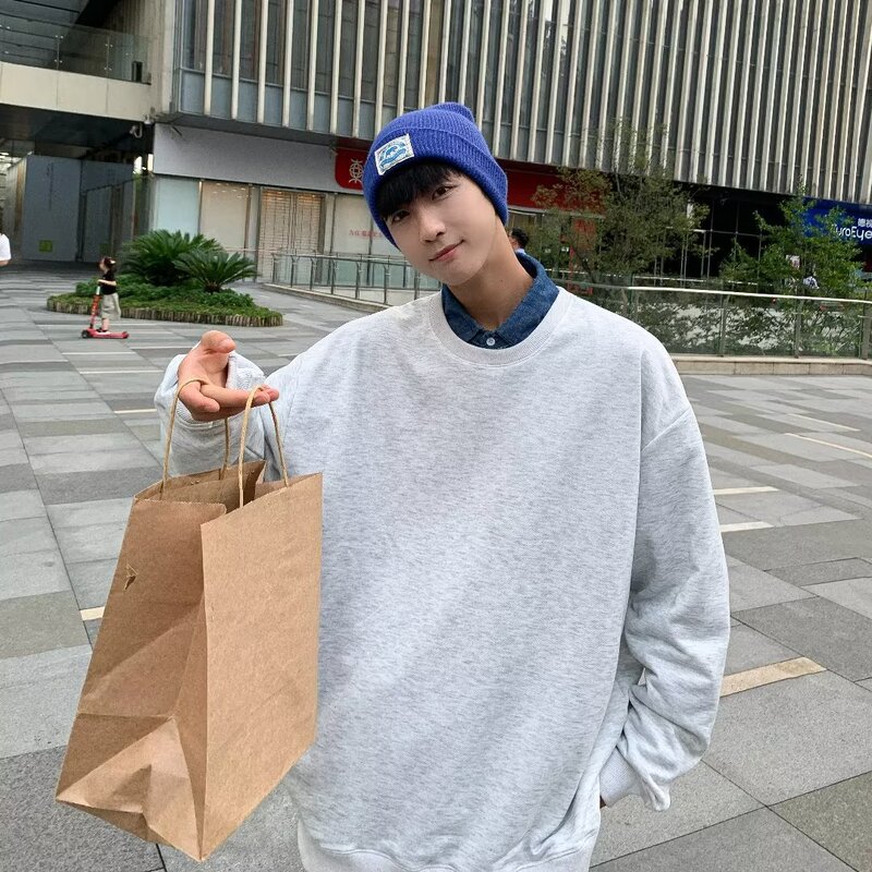 Trendy personality reverse wear stitching round neck sweater autumn and winter pullover sweater retro sportswear men and women same style Trendy personality reverse wear stitching round neck sweater autumn and winter pullover sweater retro sportswear men and women same style