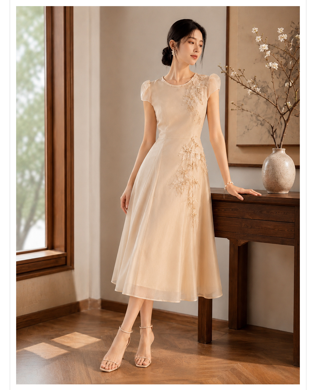 Váy dài cổ tròn thêu hoa ngọc lan lập thể kèm thắt lưng — Sữa hạnh nhân chi tiết 8