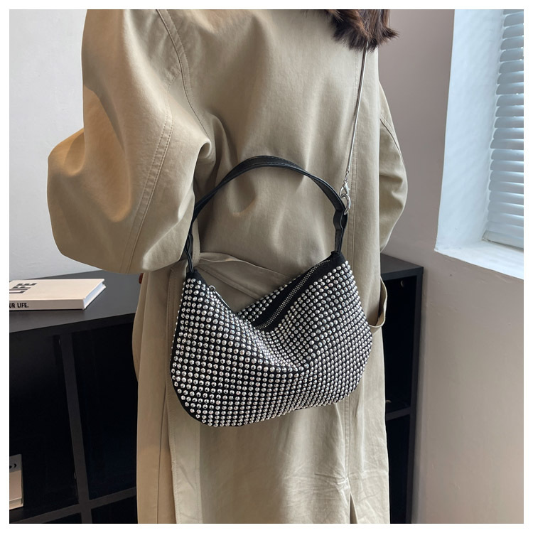 Women's Medium Pu Leather Solid Color Streetwear Square Zipper Underarm Bag display picture 9