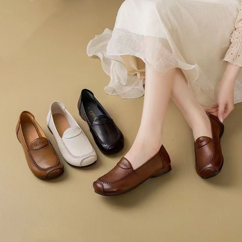 Zapatos de cuero de suela suave de cuero suave nuevos zapatos de madre anciana retro ligero y cómodo antideslizante suela de tendón zapatos individuales de primavera y otoño para mujer