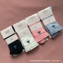 新しい夏土星刺繍女王母ソックス女性の薄いメッシュ中空通気性ファッション人格女性の靴下卸売
