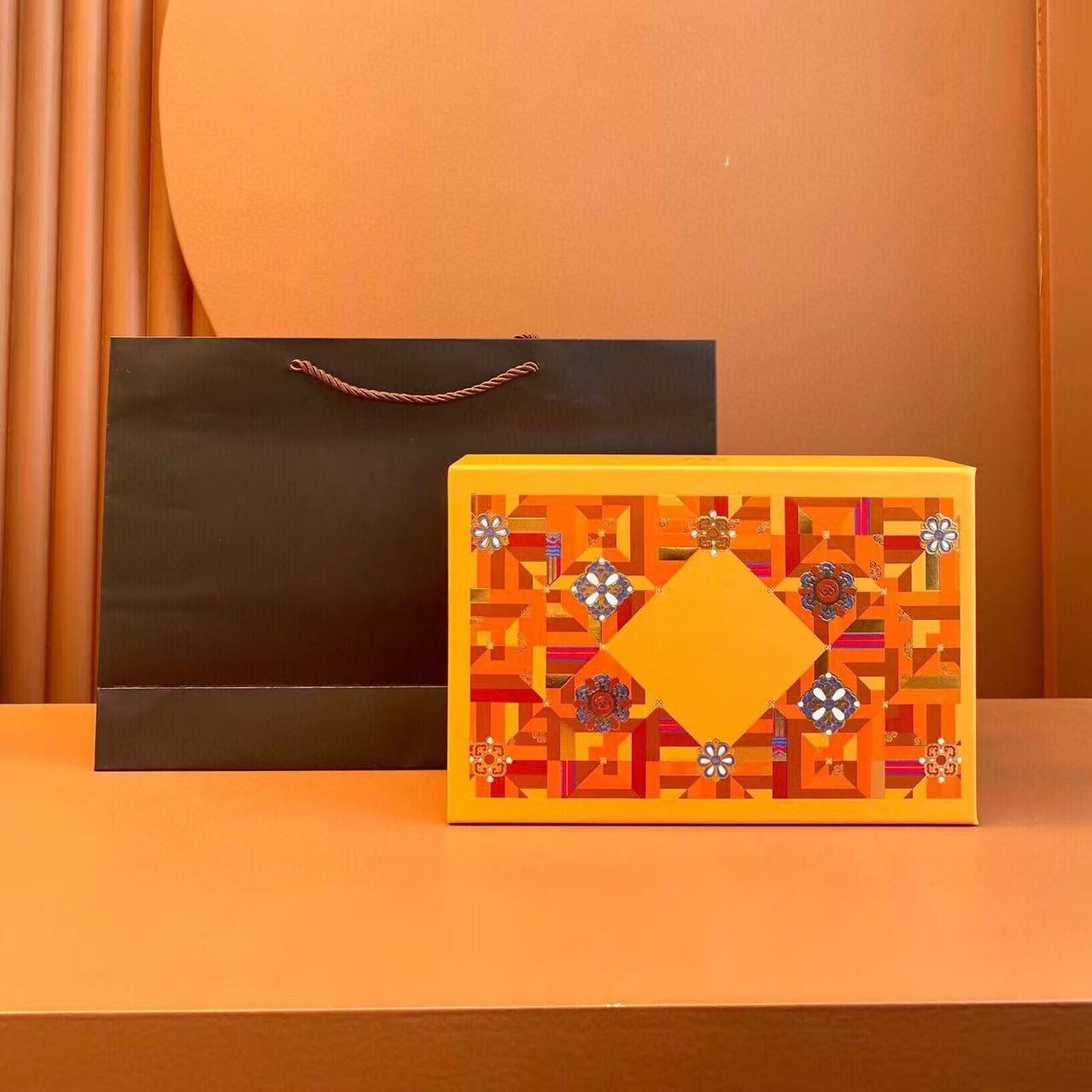 一手护肤代发 23版后拱辰享三件套配礼袋水乳面霜精华眼霜