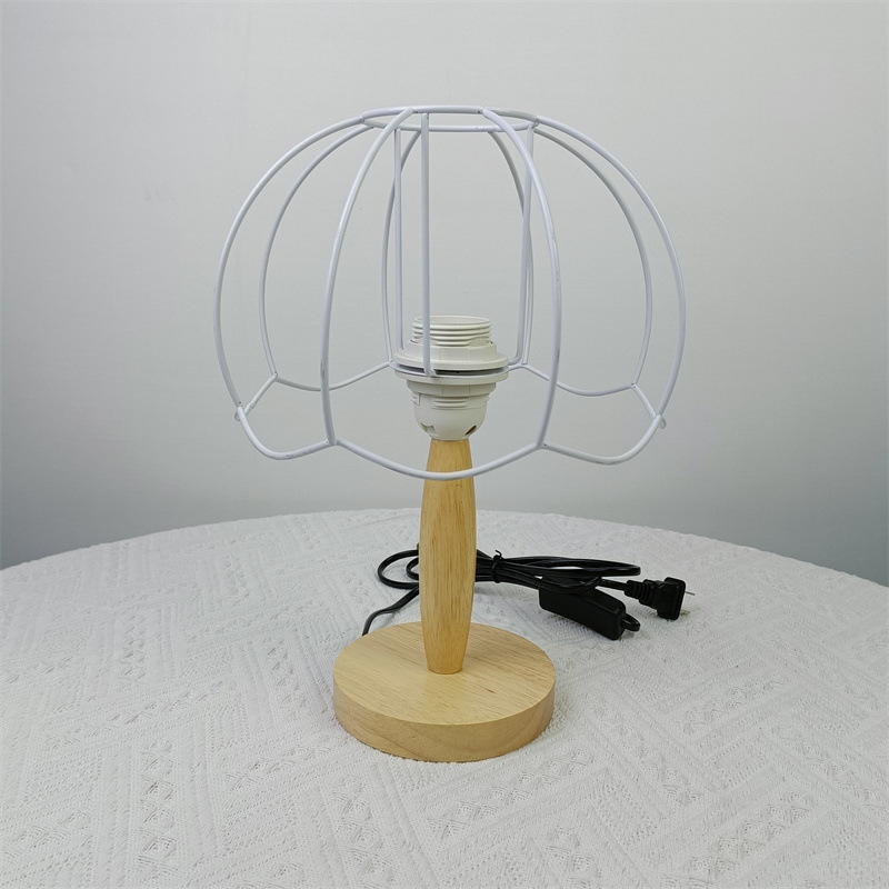 Xianfan transfronteriza ebay múltiple lámpara de mesa opcional accesorios base de hierro de plástico con interruptor de botón de alambre marco de hierro estilo europeo