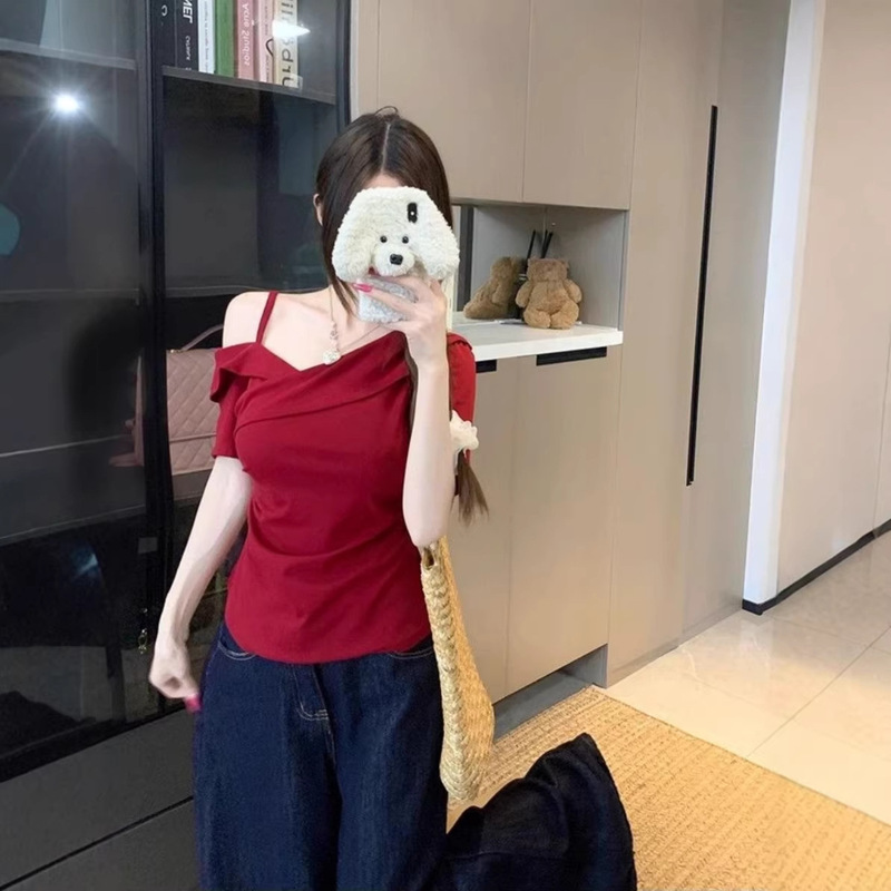 Red One-Shoulder Off-Shoulder Short-Sleeve T-Shirt for Women, Summer 2026, Plus Size, Slimming, Unique and Beautiful Top