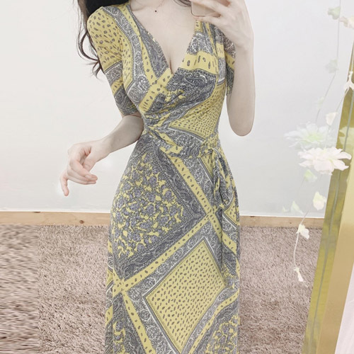 In Stock. I Like This Style Yo309 Elegant and Feminine One-Piece Tie-Waist Dress