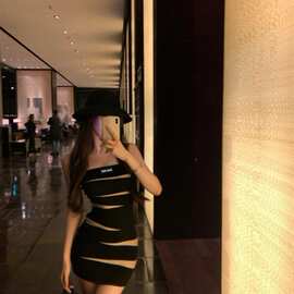M家纯欲风辣妹性感黑色针织抹胸连衣裙女显身材修身收腰包臀撞色