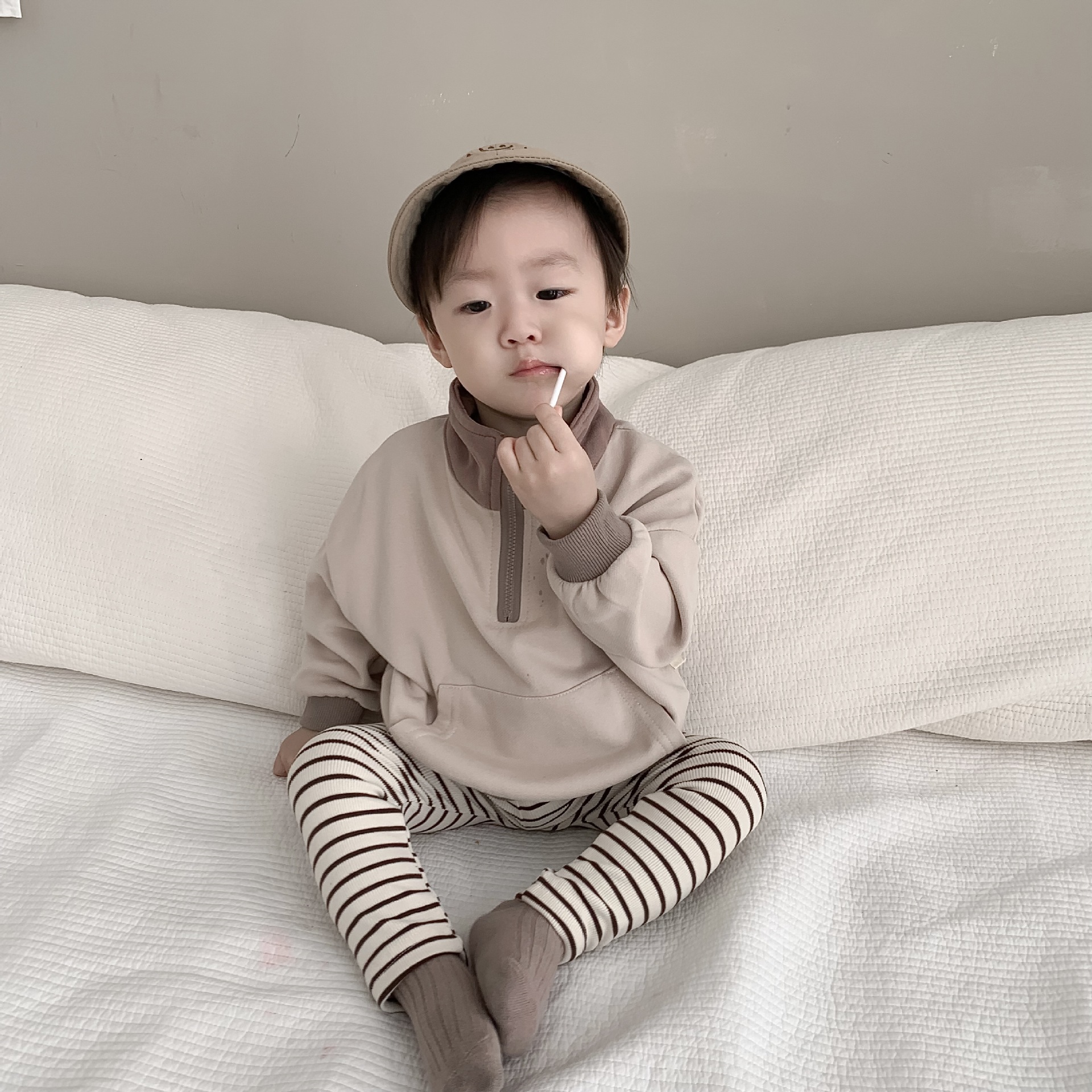 Traje para niños, ropa de otoño, ropa infantil de estilo coreano, sudadera con cuello y cremallera para bebé, conjunto de dos piezas con leggings, ropa de otoño para bebé image 3
