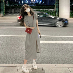 グレーのフォークtシャツのワンピースの子供の気質の夏のデザイン感の小さい大衆は腰を収めて半袖のカジュアルな長いスカートを修理します。