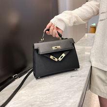 �r������P�����Ů2025�¿�߼������μ�б���ͨ�ڰٴ�С����