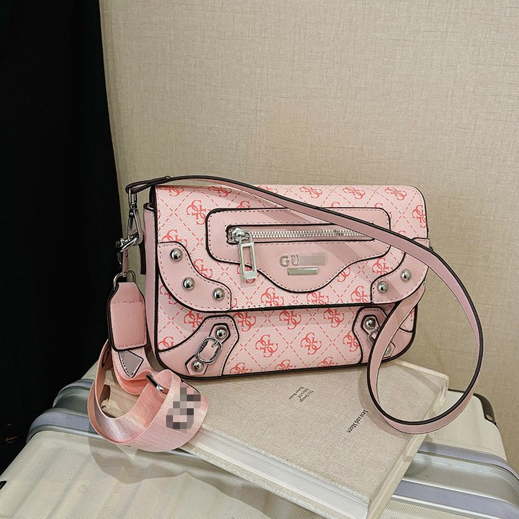 Bolso de diseño de nicho transfronterizo para mujer nuevo bolso de motocicleta con remaches de chica caliente dulce y fresca, bolso de hombro y axila de moda, bolso de mensajero