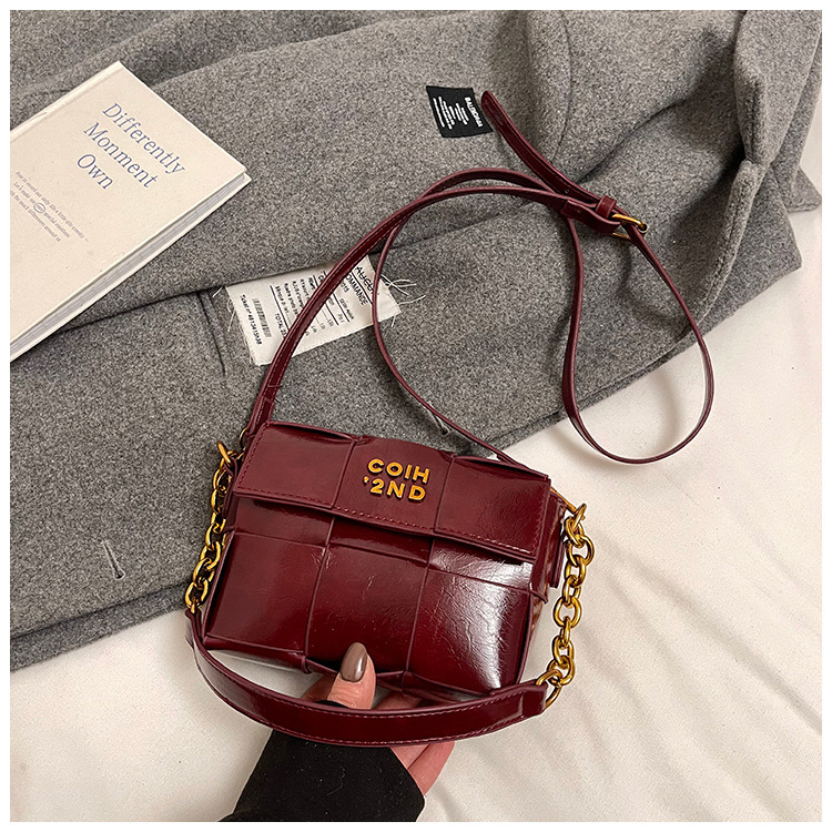 Bolso tejido de cuero de cera de aceite de alta calidad para mujer 2025 primavera nueva moda casual bandolera de moda de nicho