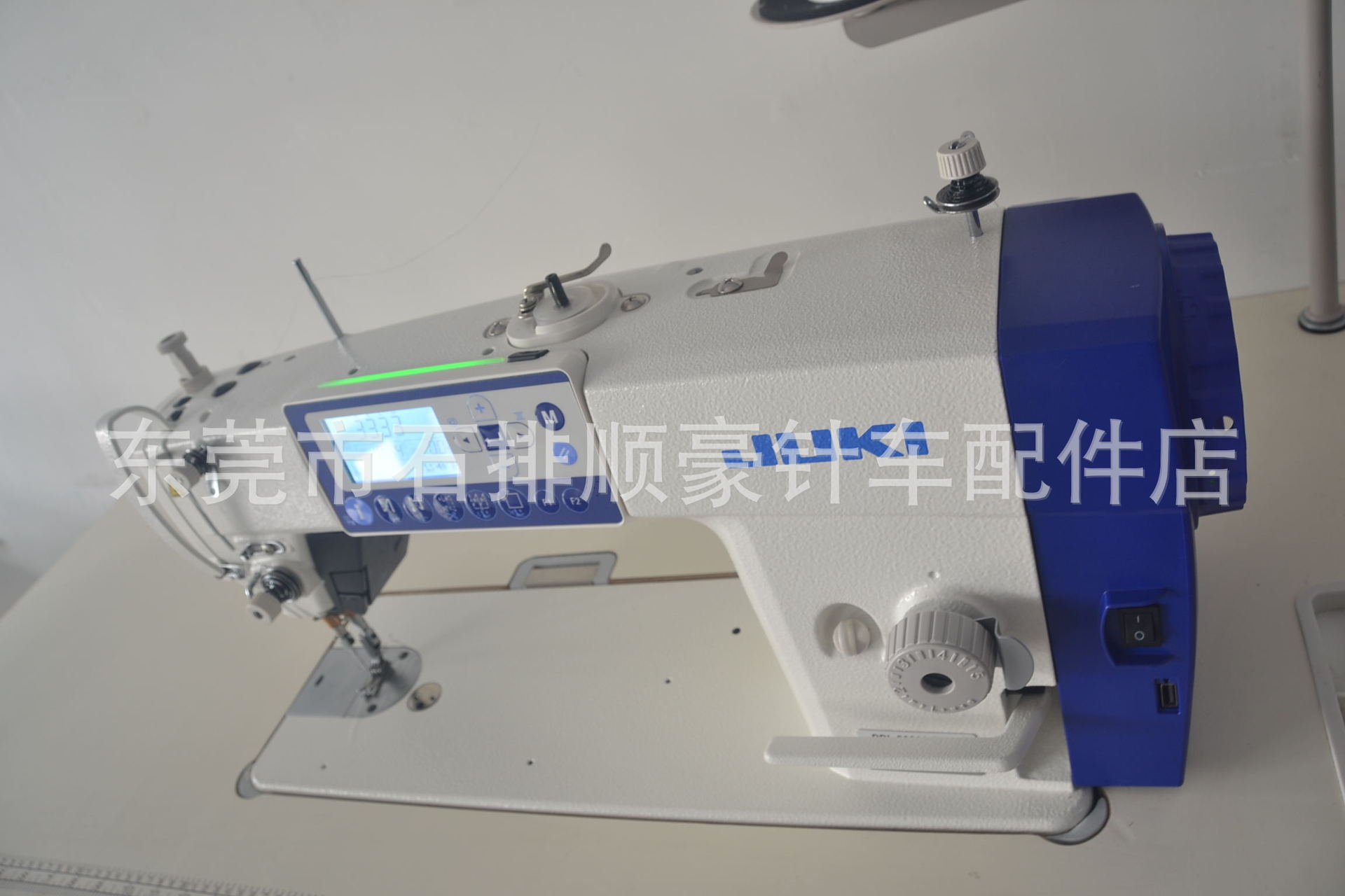 Venta al por mayor Japón juki máquina pesada industrial automática computadora máquina de coser plana gruesa y delgada todo-comer eléctrico máquina de coser de coche plano