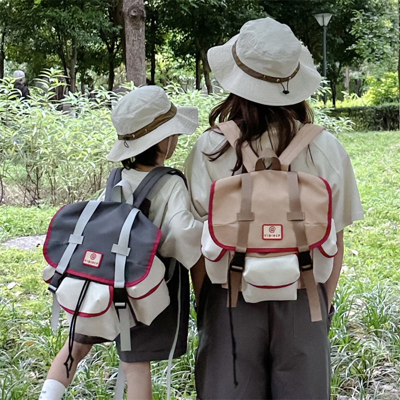 Mochila escolar para estudiantes de escuela primaria versión coreana de la mochila de deportes al aire libre de moda y fresca para niños