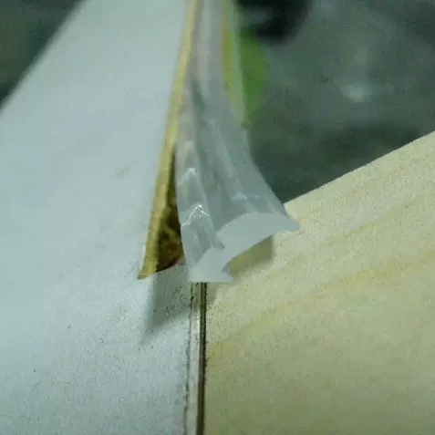 供应玻璃视窗木槽外压胶条 环保PVC家具玻璃压条