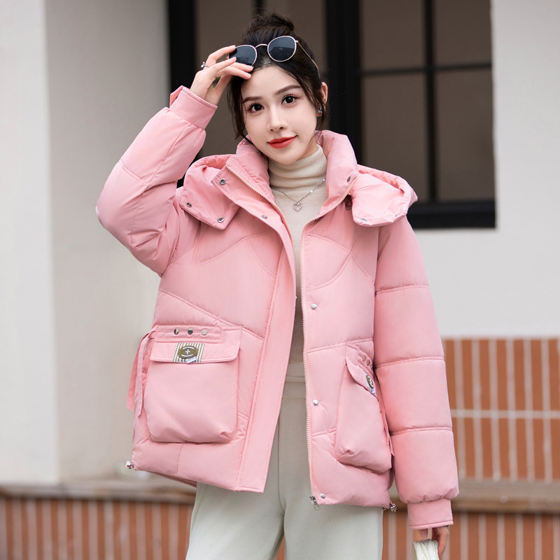 2024 nueva chaqueta de algodón de pluma de mujer popular este año, chaqueta de algodón de invierno pequeña chaqueta de algodón negro corto