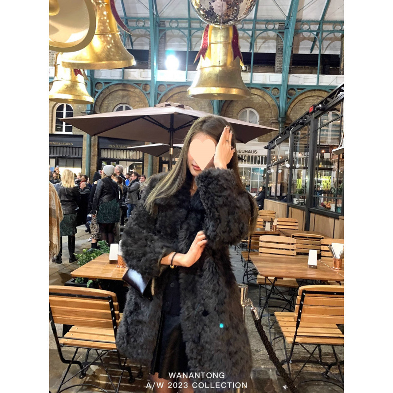 Black lamb fur autumn and winter new 2025 integrated short thickened leather jacket for women's young top