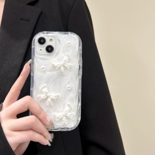 Чехол для телефона (Apple) iPhone 16 / 15 серии — 3D бабочки и жемчужины, прозрачный ТПУ
