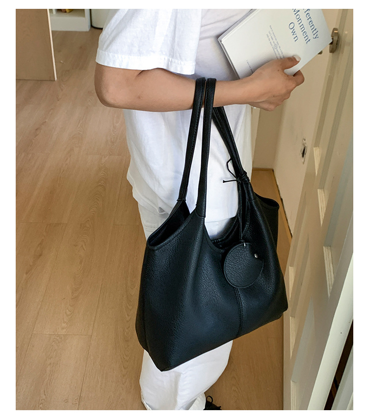 Large-capacity bag for women's summer, 2025 new style fashionable retro shoulder bag, textured tote bag for class and commuting undefined