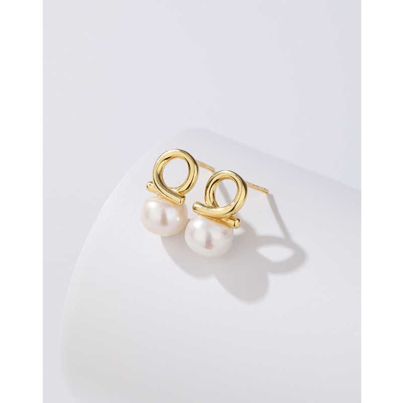 Pendientes de perlas de agua dulce de oro amarillo-con tapones para los oídos de plástico