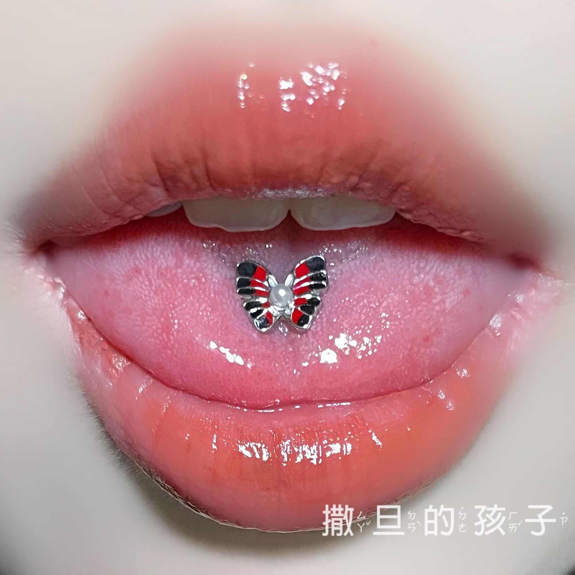 Silver pointed spike labret stud material detail