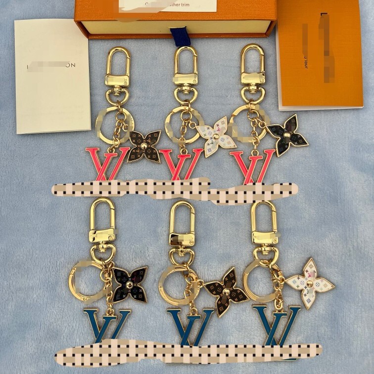 Cross-Border Lv-Style Pendant V Letter Black and White Tri-Color Zinc Alloy Keychain Designer Bag Accessory for Women