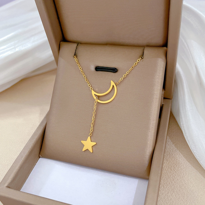 Simple Style Star Titanium Steel Copper Chain Pendant Necklace display picture 2