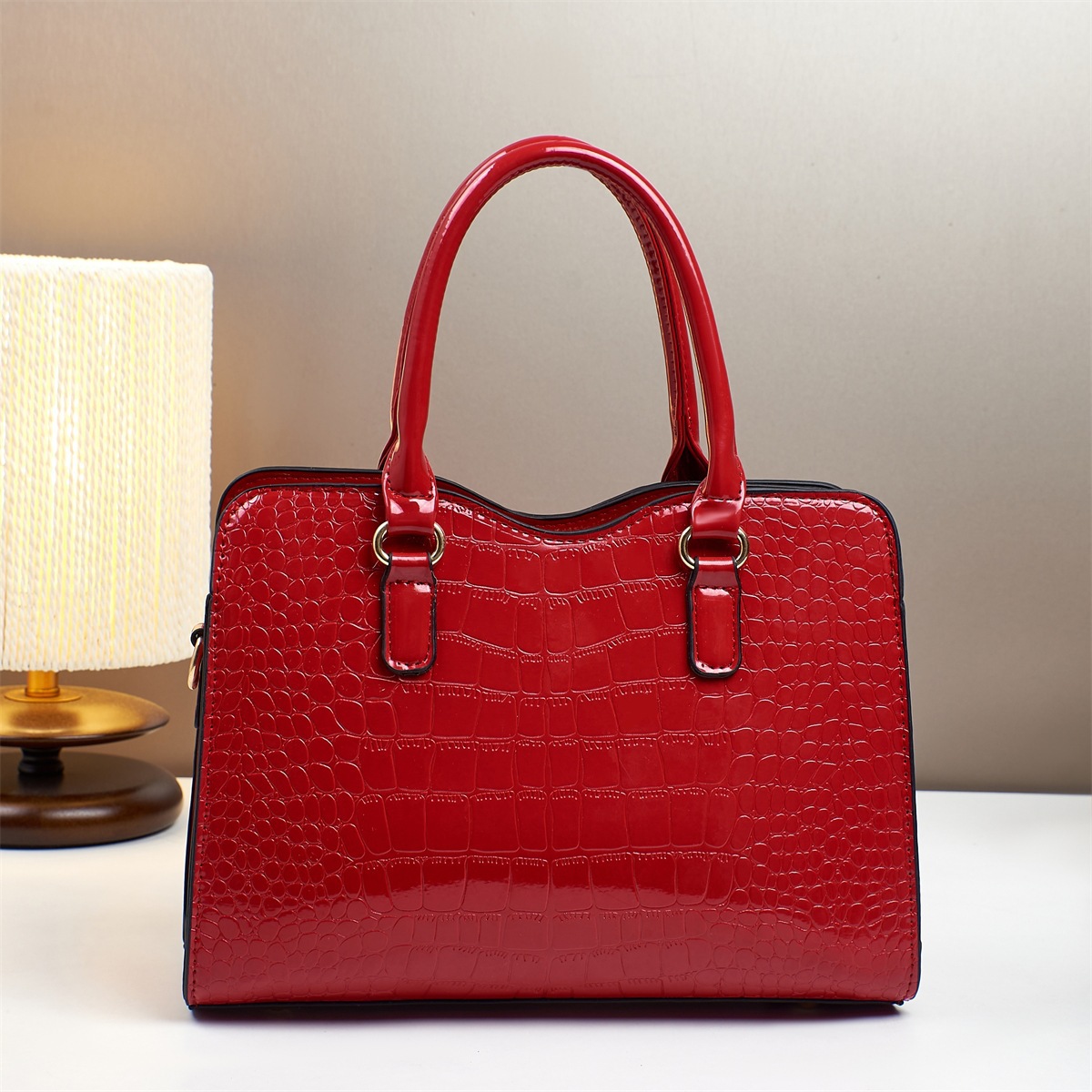 Bolsa de mano de comercio exterior transfronterizo 2025 nuevo elegante cocodrilo de gran capacidad de laca esmaltada cara brillante bolso de mochila