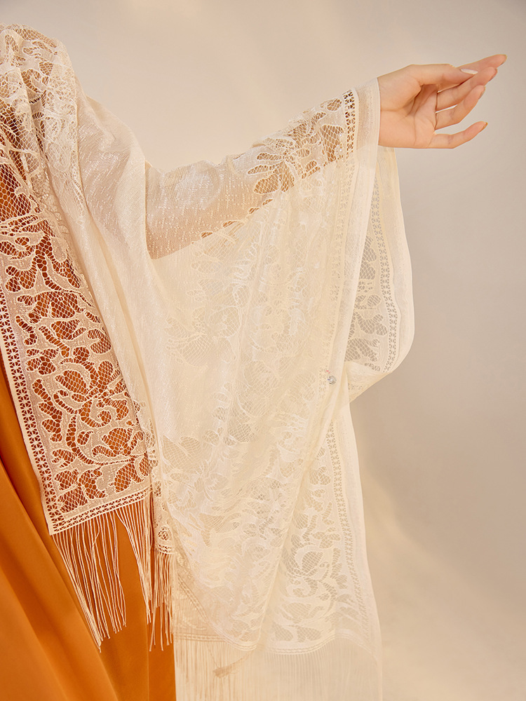 Áo cardigan rộng rãi tua rua dạng đan rỗng, phong cách sang trọng nhẹ nhàng — Màu trắng be