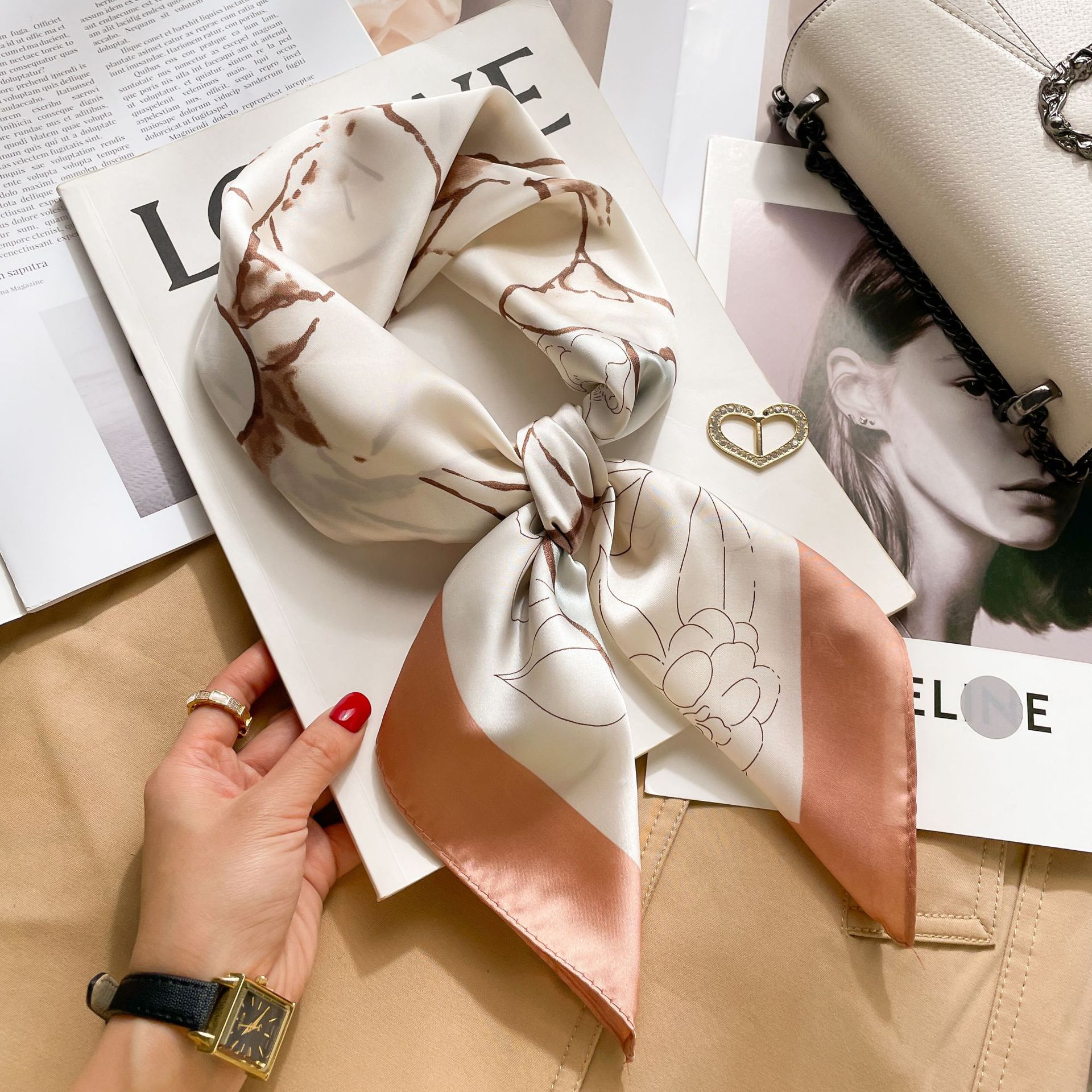 라인 드로잉 모란 화이트